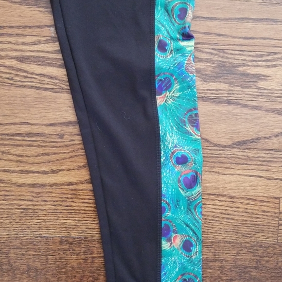 Lularoe Jordan Black with peacock print - Picture 2 of 2